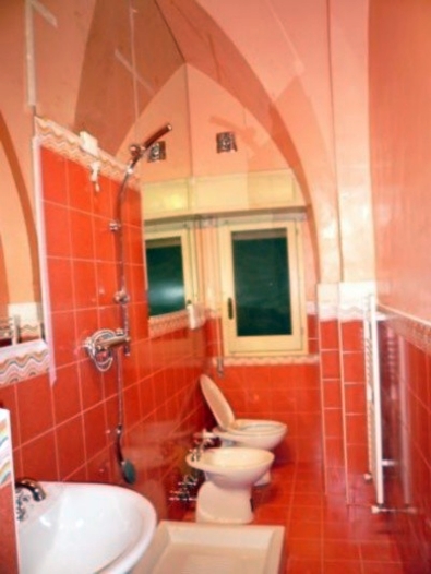 Red guest suite bath